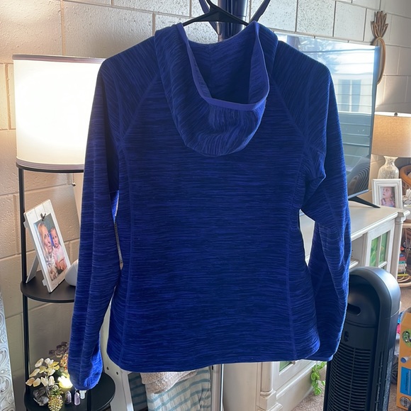 Women’s North Face Fleece Zip Up Hoodie - Picture 5 of 5